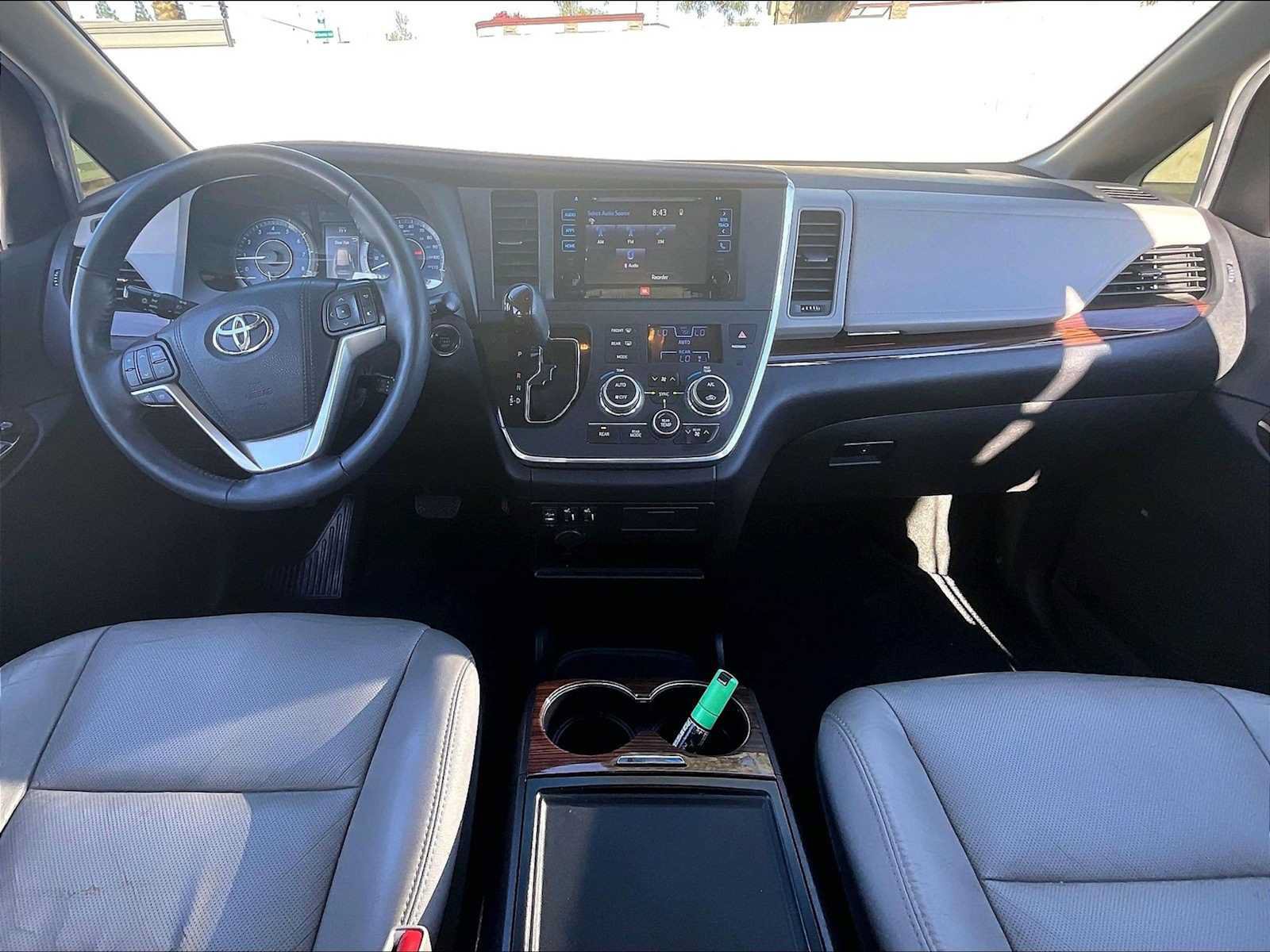 Used 2016 Toyota Sienna Limited FWD image 17