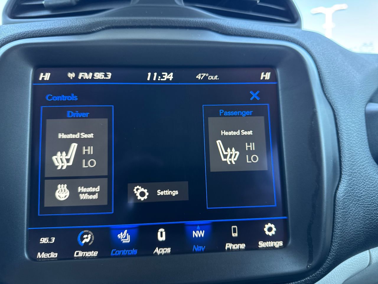 Used 2022 Jeep Renegade Latitude w/ Convenience Group AWD/4WD image 21