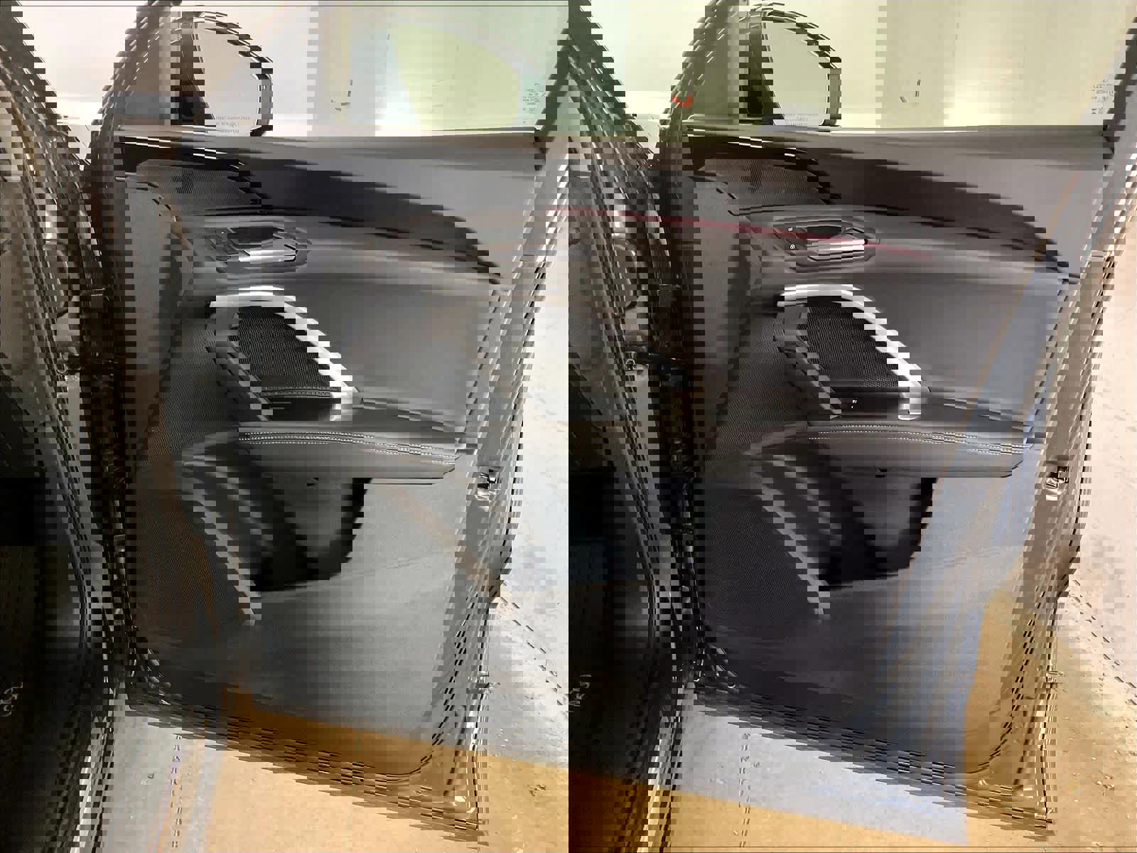 Used 2025 Audi Q5 Premium w/ Convenience Package image 25