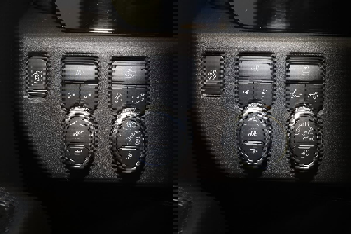 Used 2024 GMC Sierra 1500 Elevation image 27