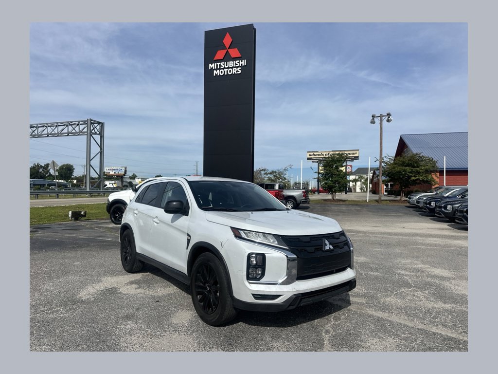 Used 2025 Mitsubishi Outlander Sport LE AWD/4WD image 1