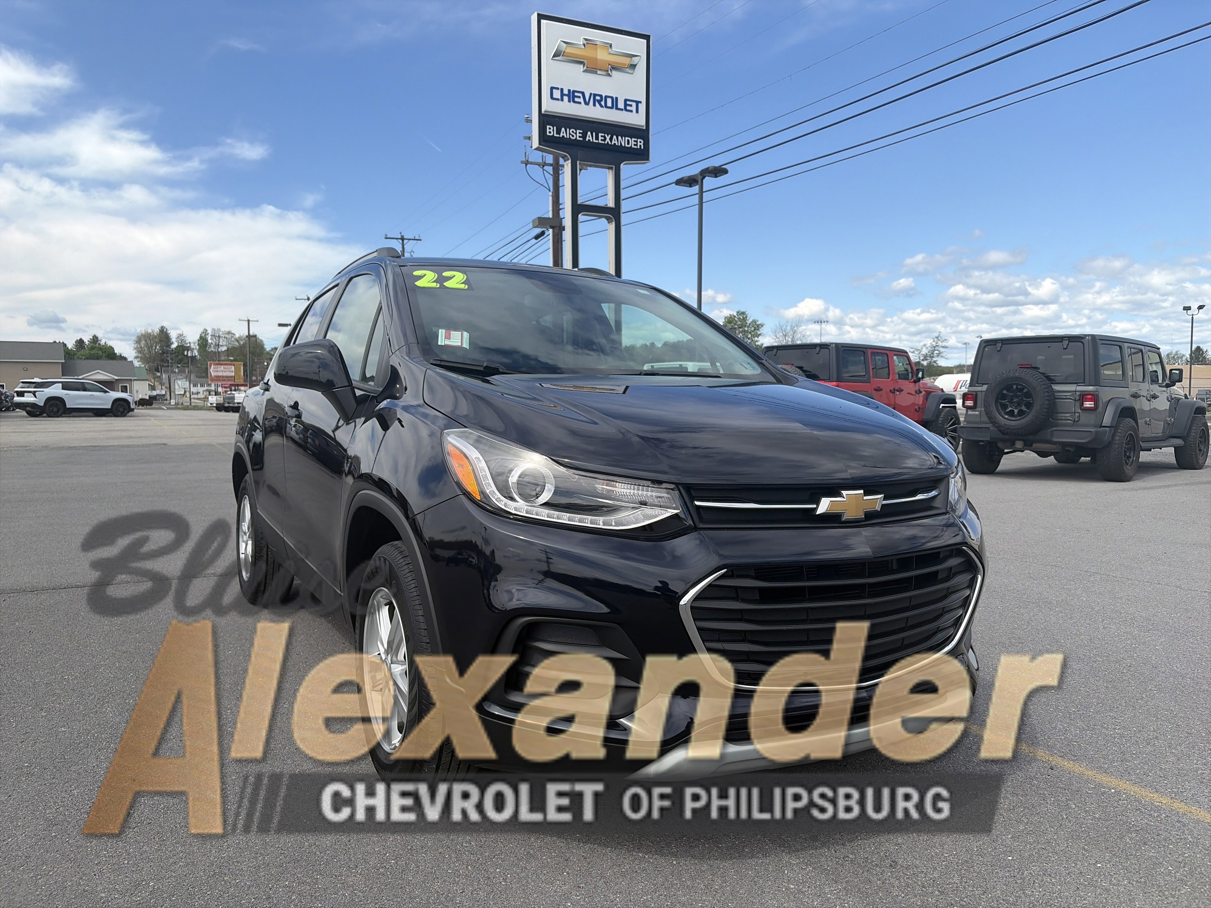 Used 2022 Chevrolet Trax LT w/ LT Convenience Package AWD/4WD image 1