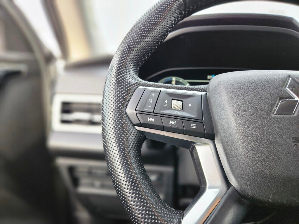 Used 2023 Mitsubishi Outlander SEL image 24