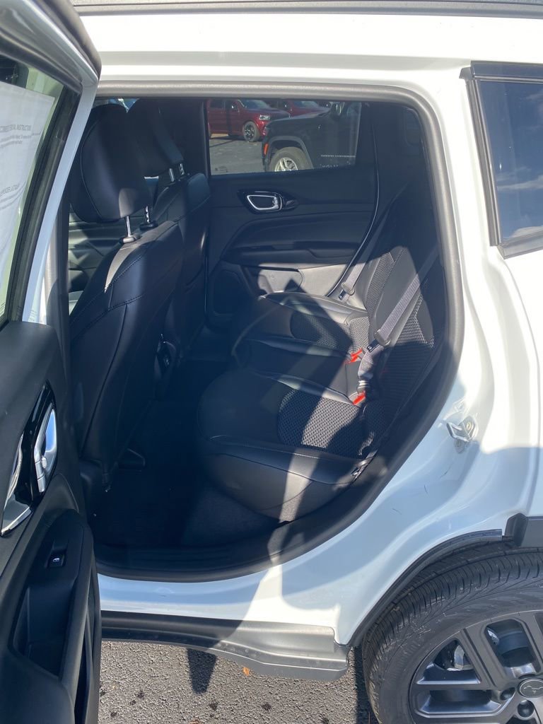 New 2026 Jeep Compass Latitude image 16