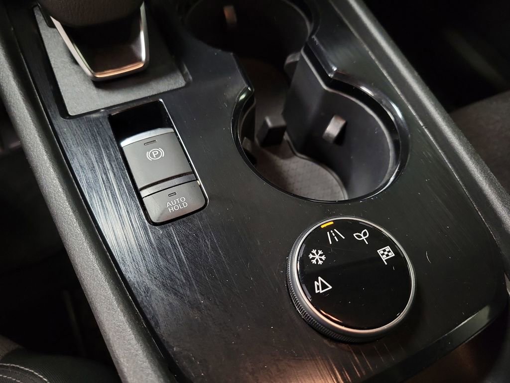 Used 2023 Nissan Rogue SV image 16