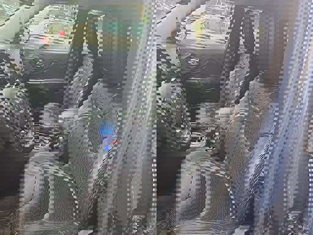 Used 2019 Jeep Cherokee Limited image 6