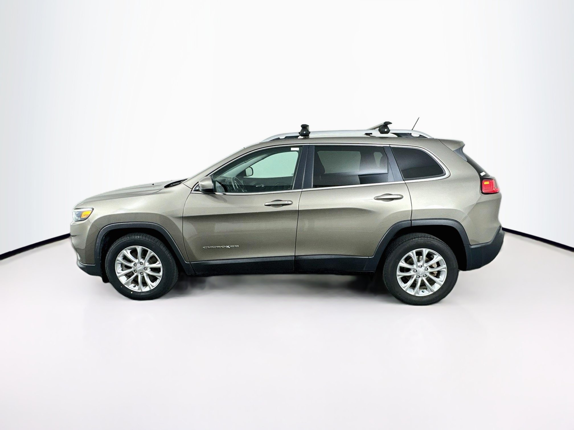 Used 2019 Jeep Cherokee Latitude w/ Popular Appearance Group FWD image 4