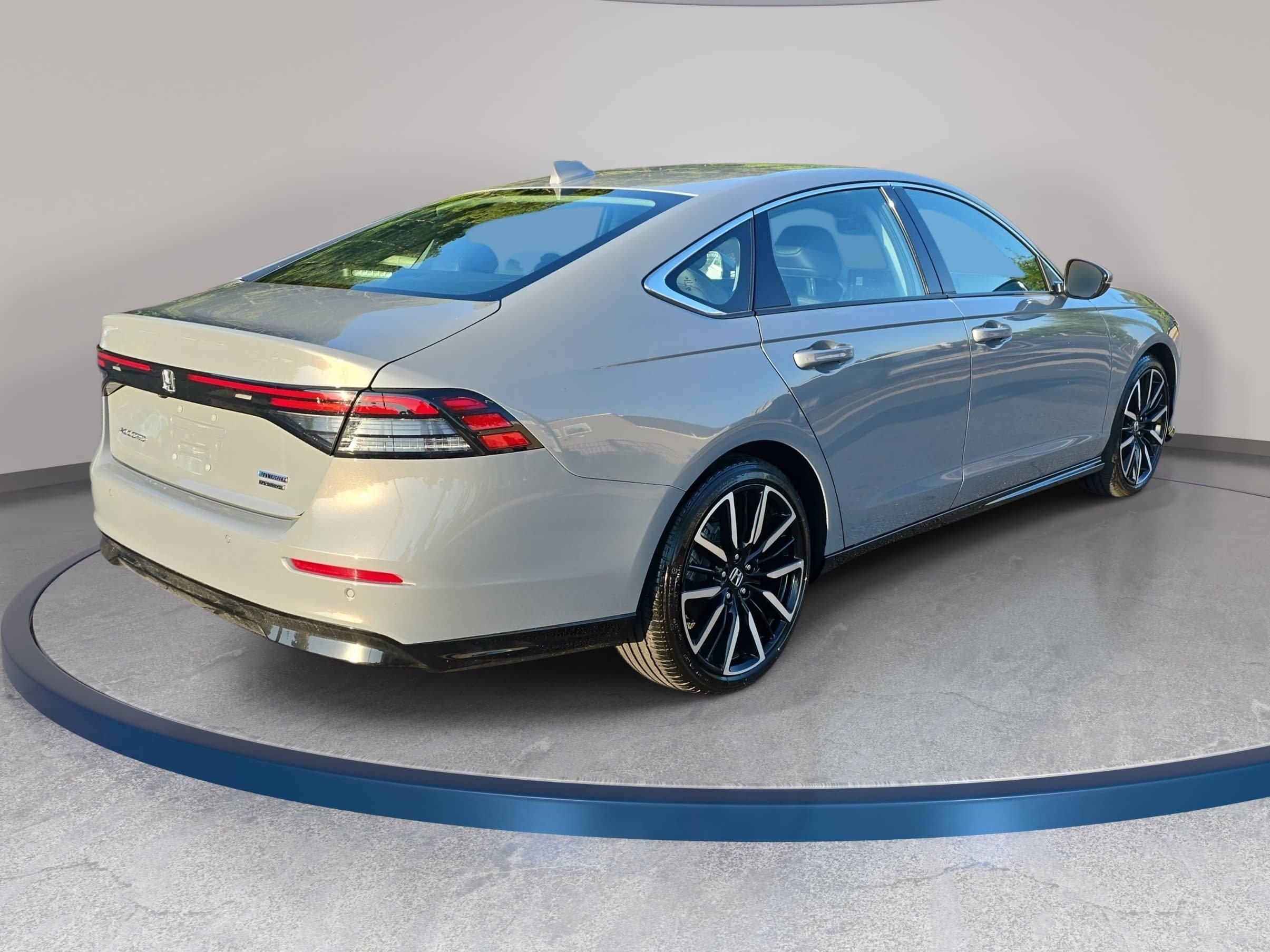 Used 2024 Honda Accord Touring image 5