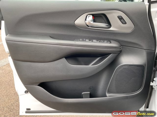 New 2027 Chrysler Pacifica Select AWD/4WD image 22