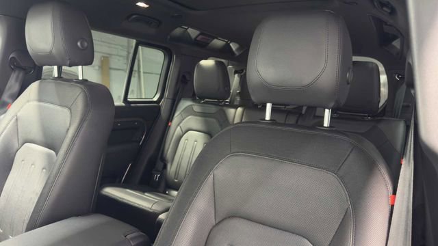 Used 2021 Land Rover Defender 110 X-Dynamic SE AWD/4WD image 26