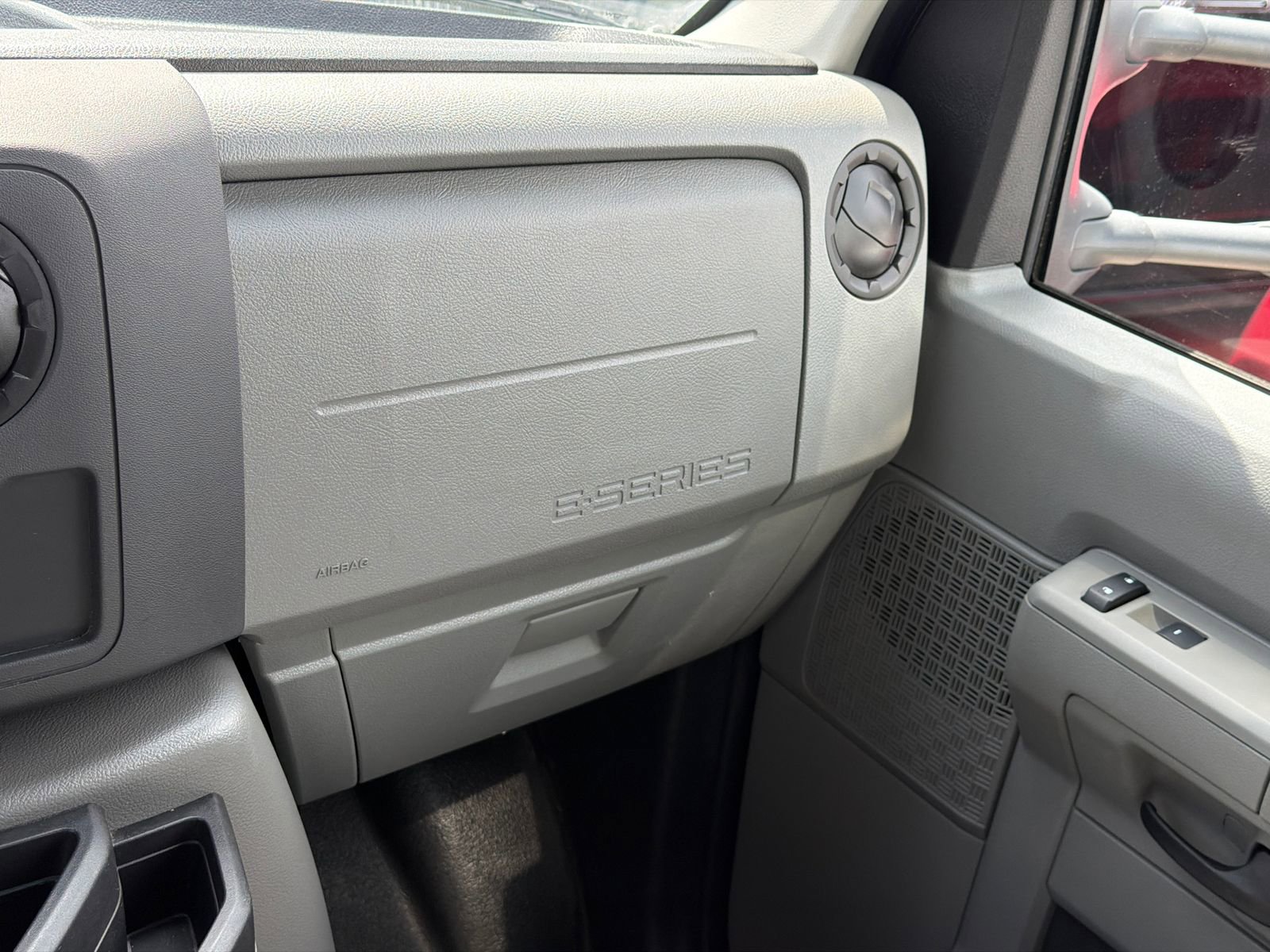 Used 2024 Ford E-350 and Econoline 350 Super Duty w/ Power Windows & Locks Group image 26