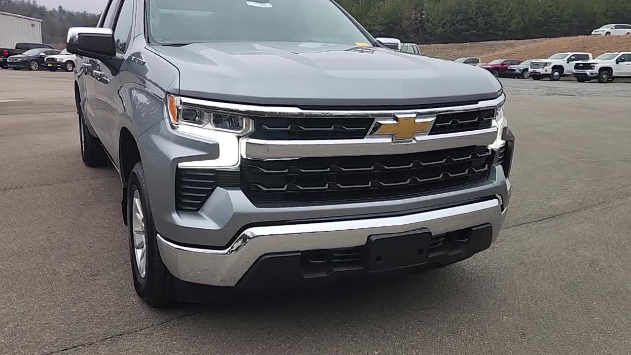 Used 2025 Chevrolet Silverado 1500 LT image 1
