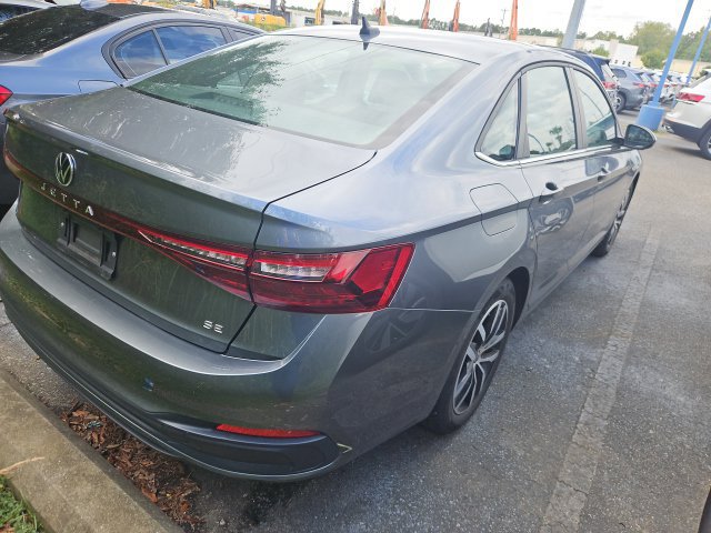 Certified 2025 Volkswagen Jetta SE FWD image 4