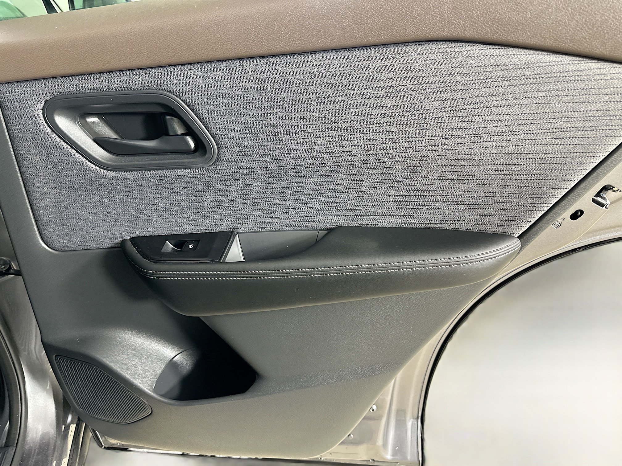 Used 2021 Nissan Rogue S FWD image 35