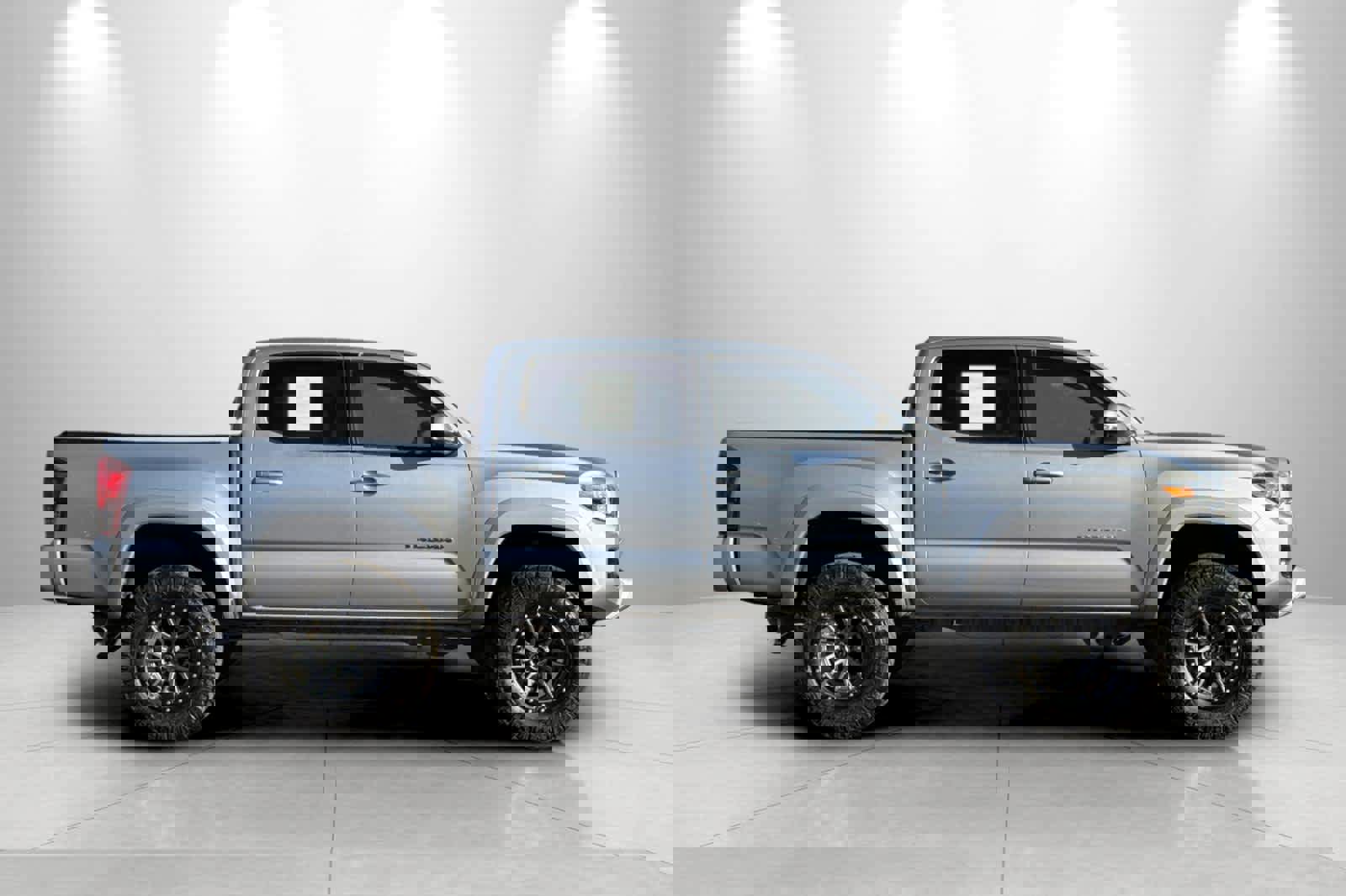 Used 2017 Toyota Tacoma TRD Sport w/ Tow Package (A/T) image 8