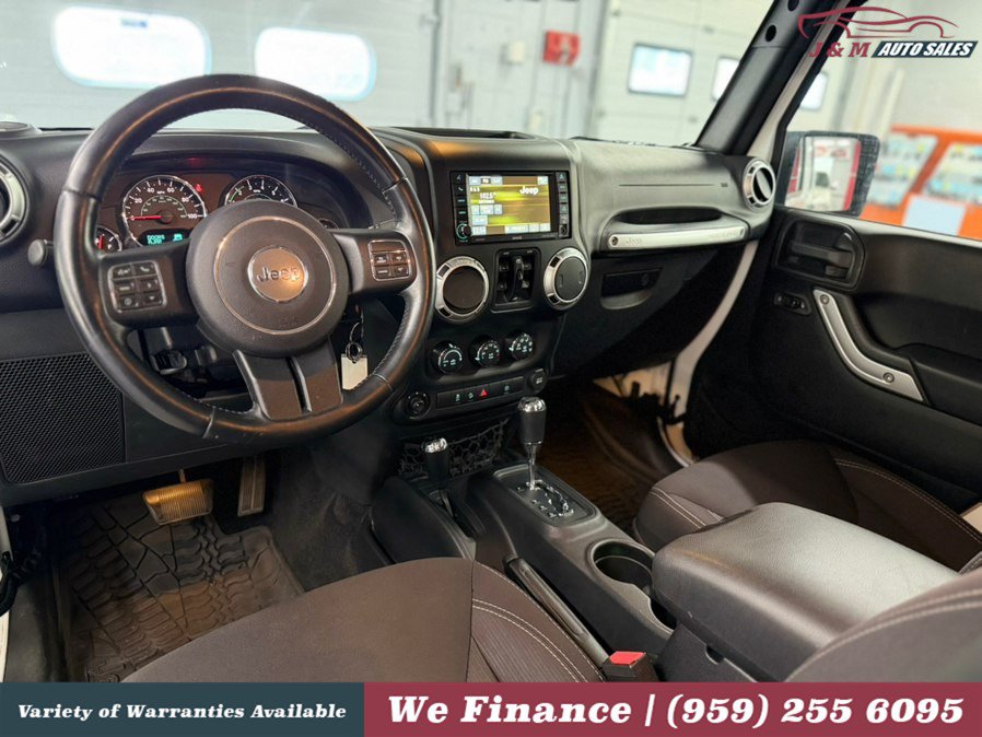 Used 2015 Jeep Wrangler Unlimited Sahara w/ Dual Top Group AWD/4WD image 27