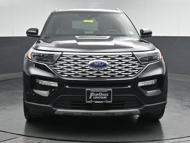 Used 2023 Ford Explorer Platinum w/ Technology Package AWD/4WD image 2