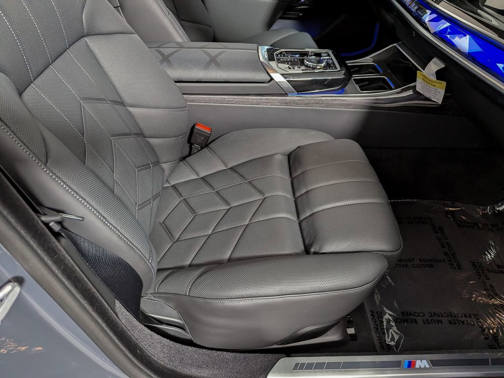Used 2026 BMW i7 eDrive50 w/ Executive Package RWD image 42