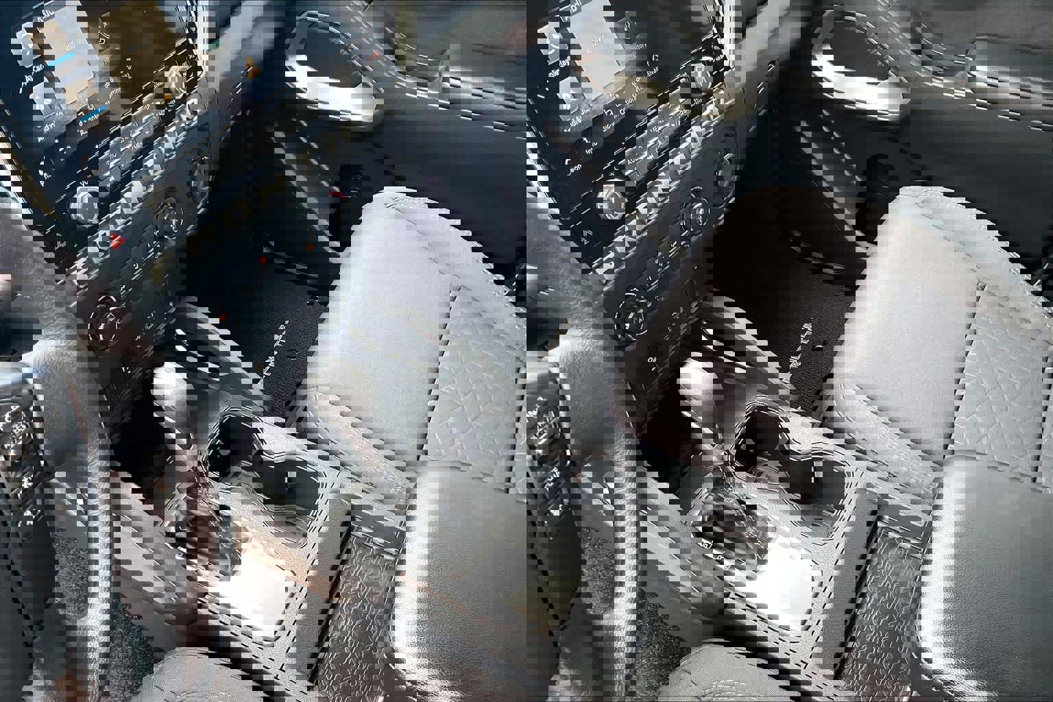 Used 2025 Nissan Frontier SV AWD/4WD image 15