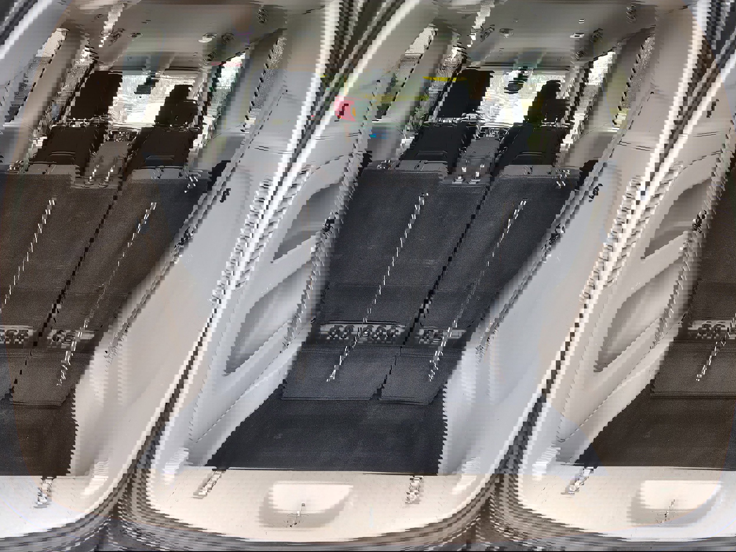 Used 2024 Chrysler Voyager LX image 11