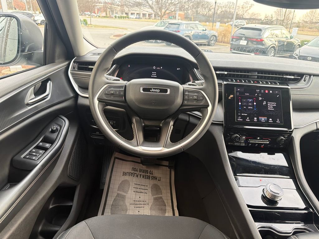 Used 2023 Jeep Grand Cherokee L Laredo image 24