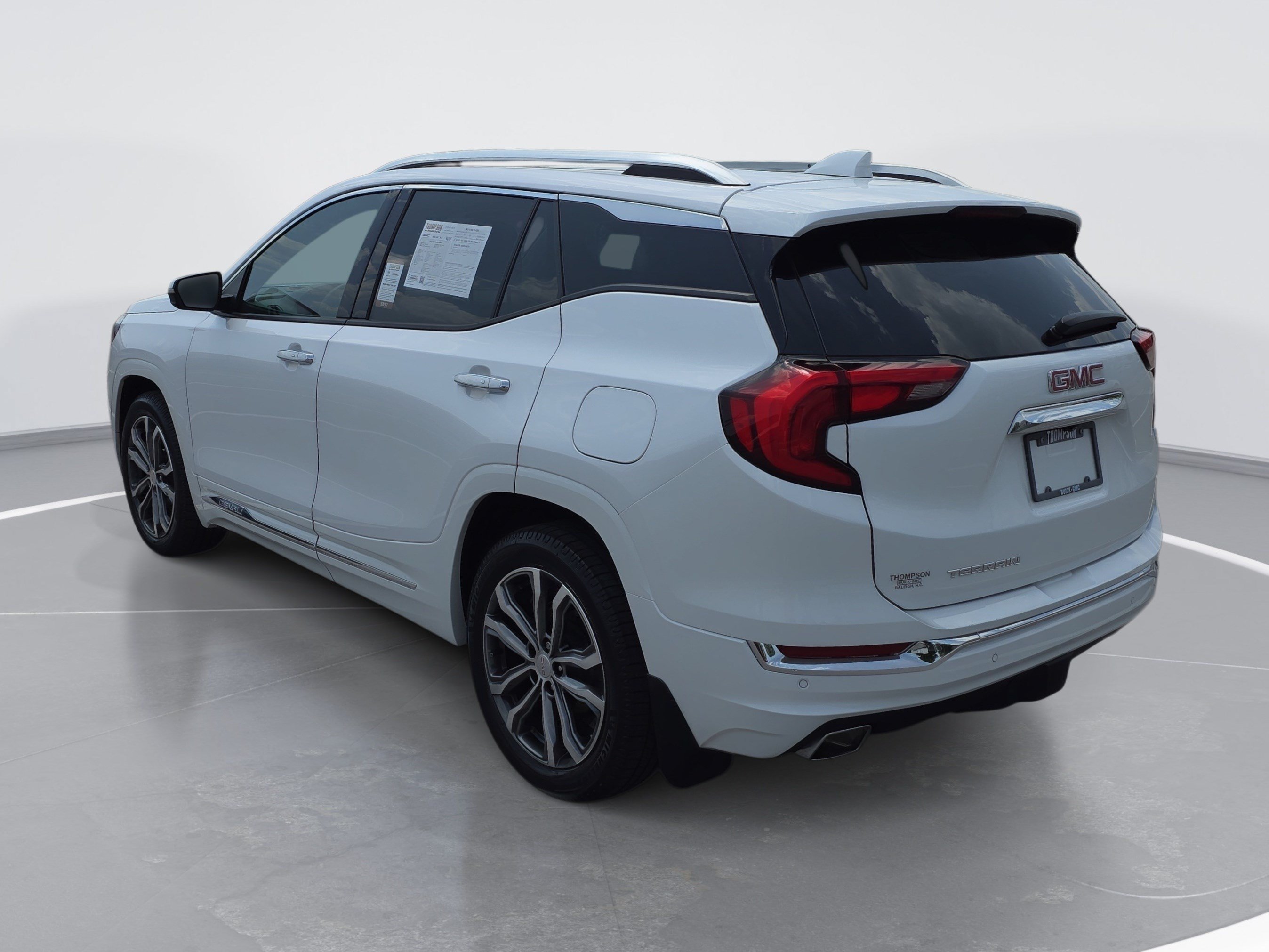 Used 2020 GMC Terrain Denali w/ Denali Premium Package FWD image 5