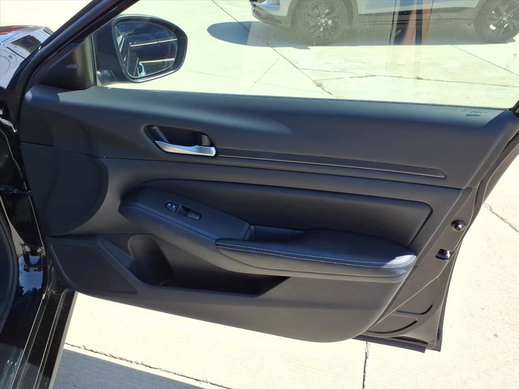 Used 2024 Nissan Altima 2.5 SV image 19