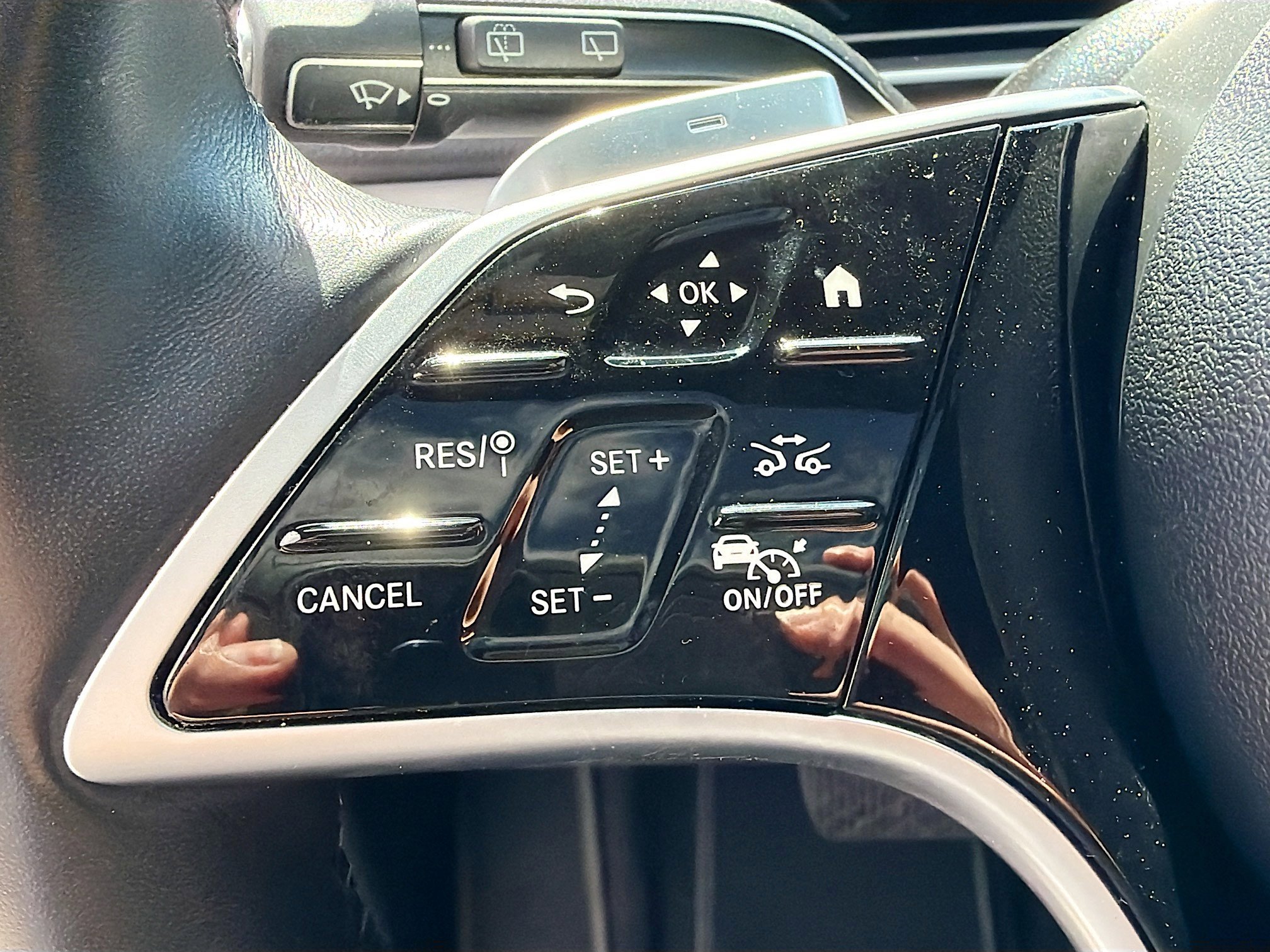 Used 2024 Mercedes-Benz GLS 450 4MATIC image 40