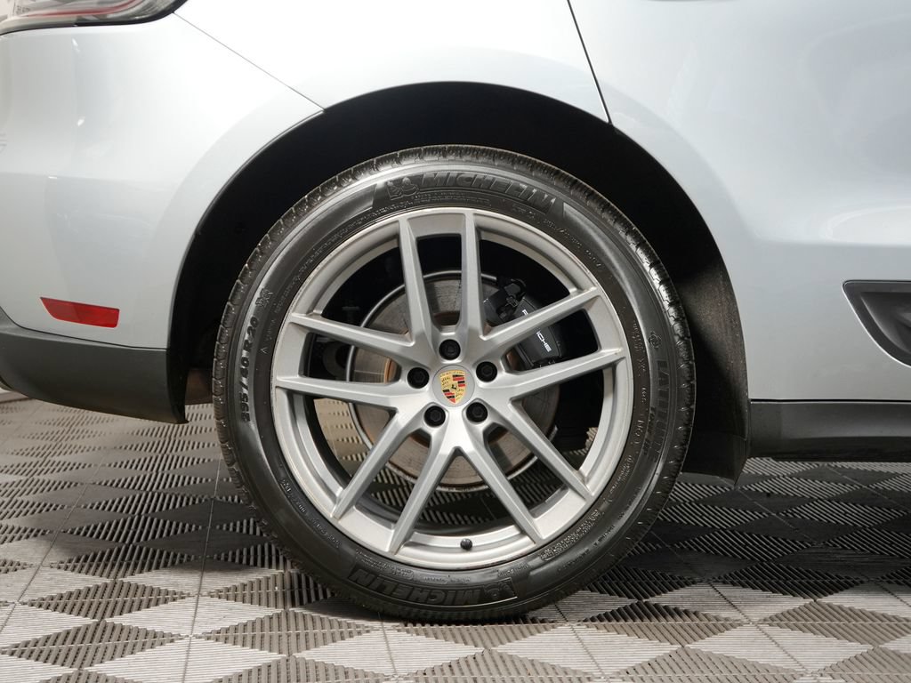 Certified 2023 Porsche Macan Turbo AWD/4WD image 15