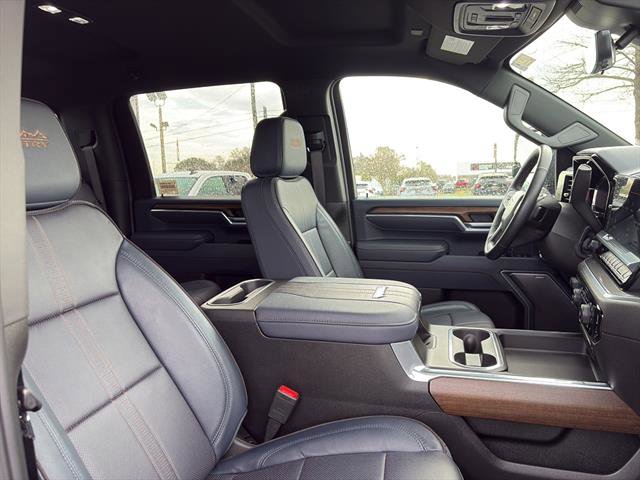 Used 2025 Chevrolet Silverado 3500 High Country w/ Technology Package image 3