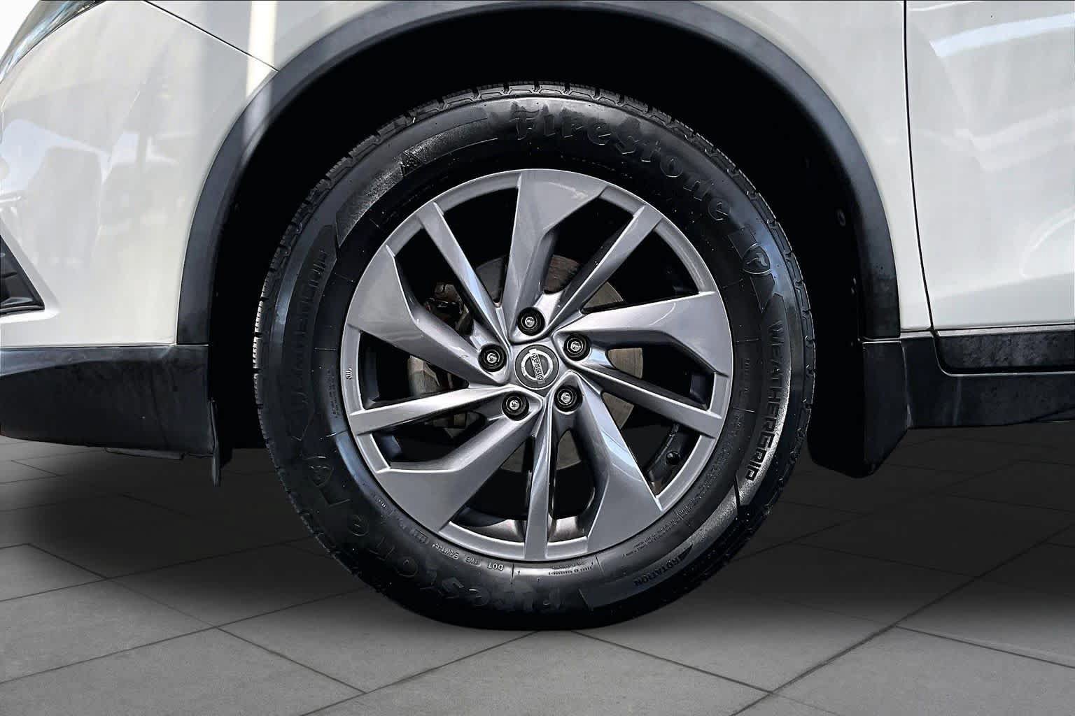 Used 2016 Nissan Rogue SL w/ SL Premium Package FWD image 11