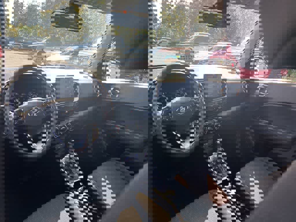 Used 2022 Hyundai Venue SE FWD image 7