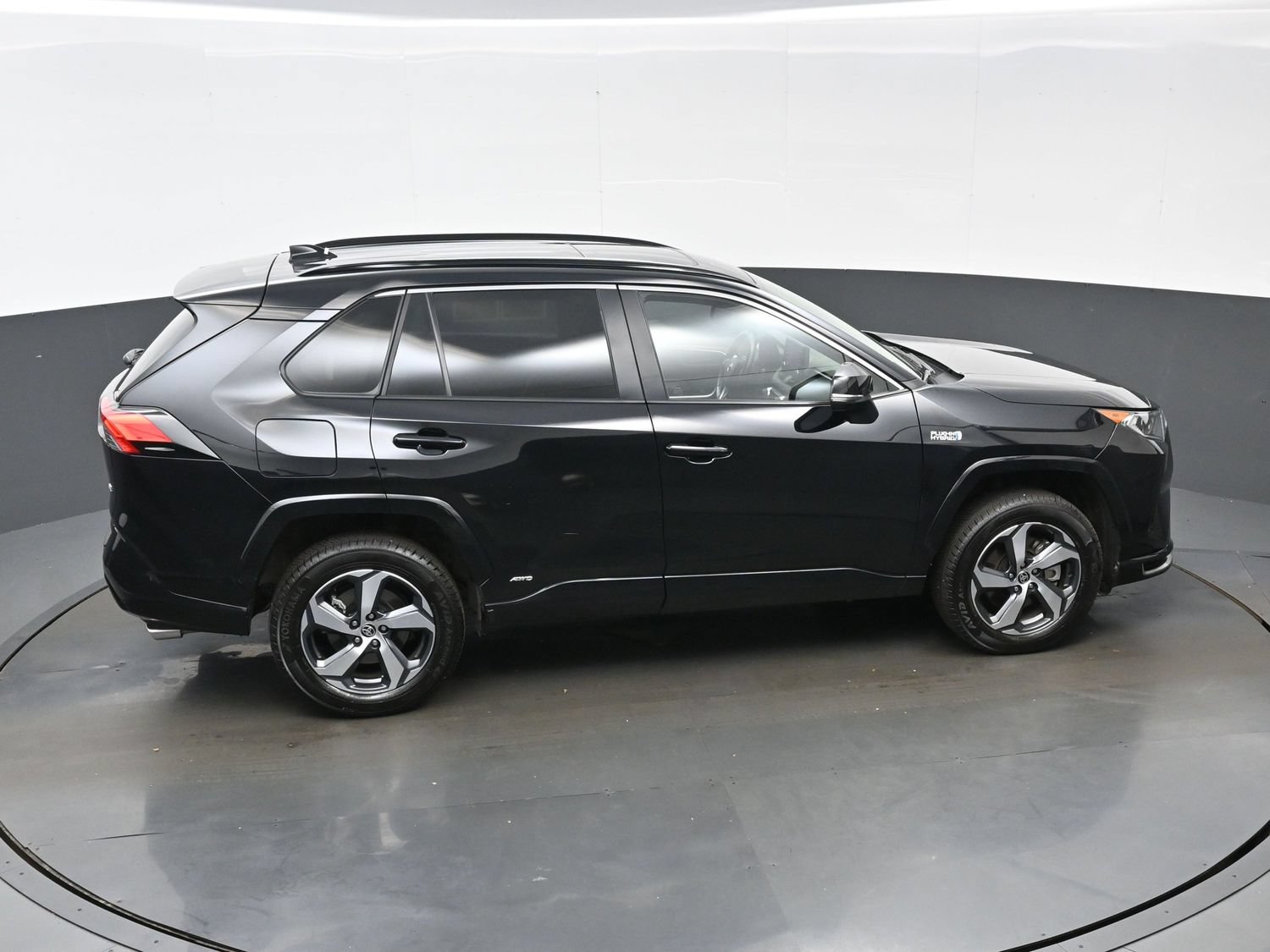 Used 2021 Toyota RAV4 SE w/ Weather & Moonroof Package AWD/4WD image 39