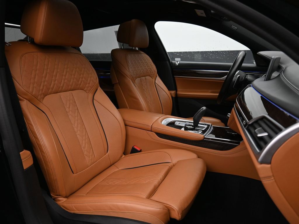 Used 2022 BMW 740i xDrive w/ M Sport Package image 28