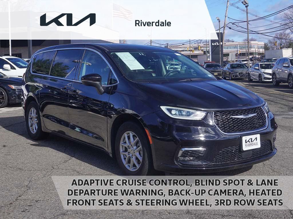 Used 2023 Chrysler Pacifica Touring-L image 1