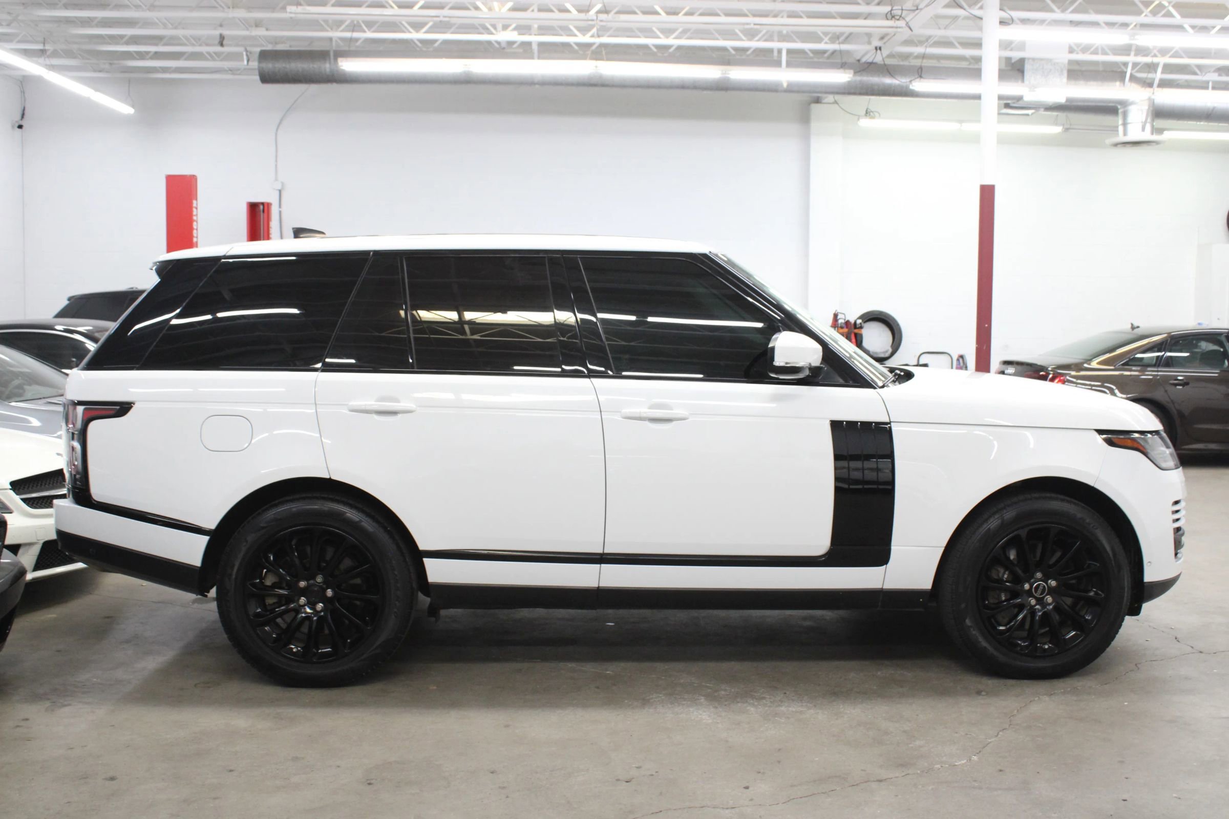 Used 2019 Land Rover Range Rover HSE image 7