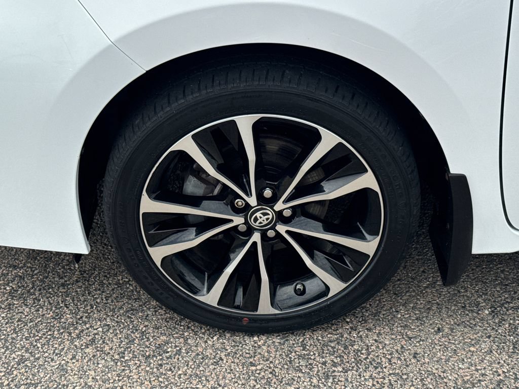 Used 2019 Toyota Corolla SE w/ Carpet Mat Package (TMS) FWD image 39