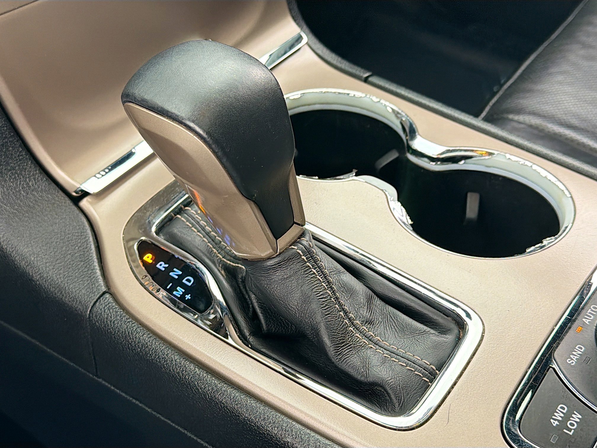 Used 2017 Jeep Grand Cherokee Overland w/ Jeep Active Safety Group image 25