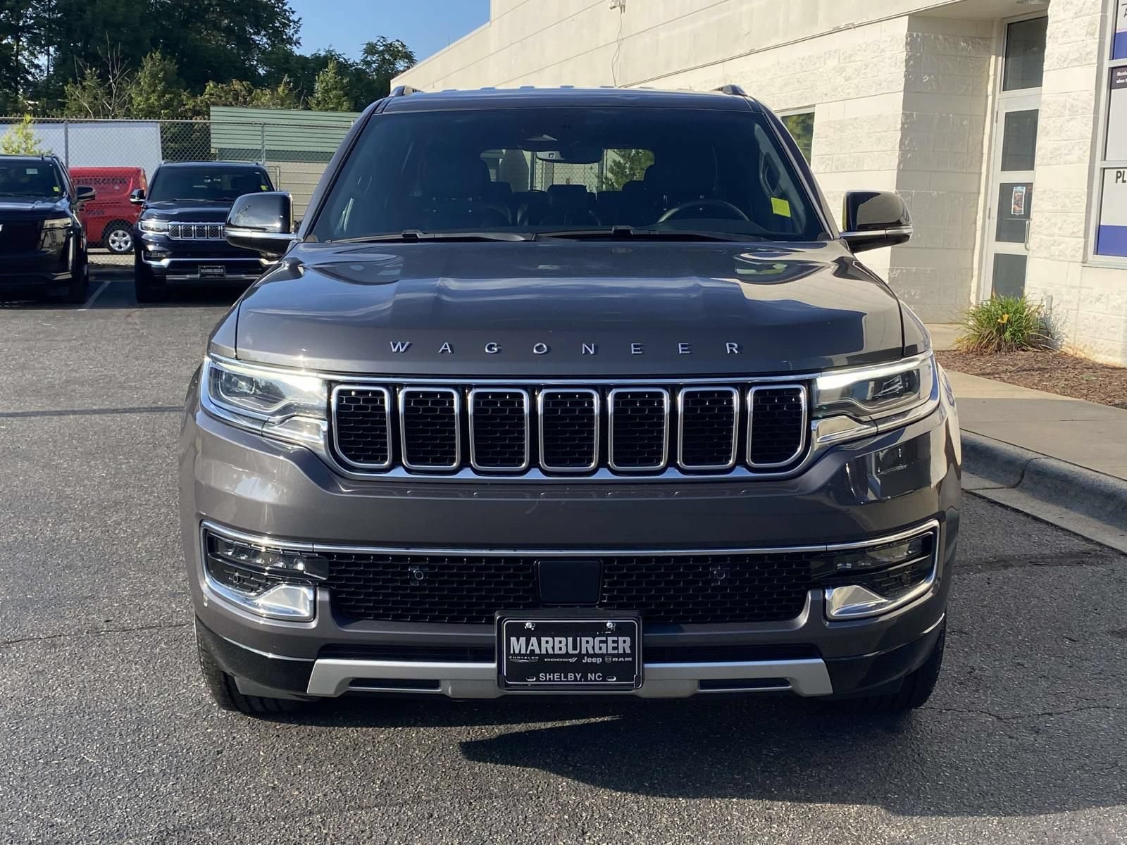 Used 2024 Jeep Wagoneer L Series II RWD image 2