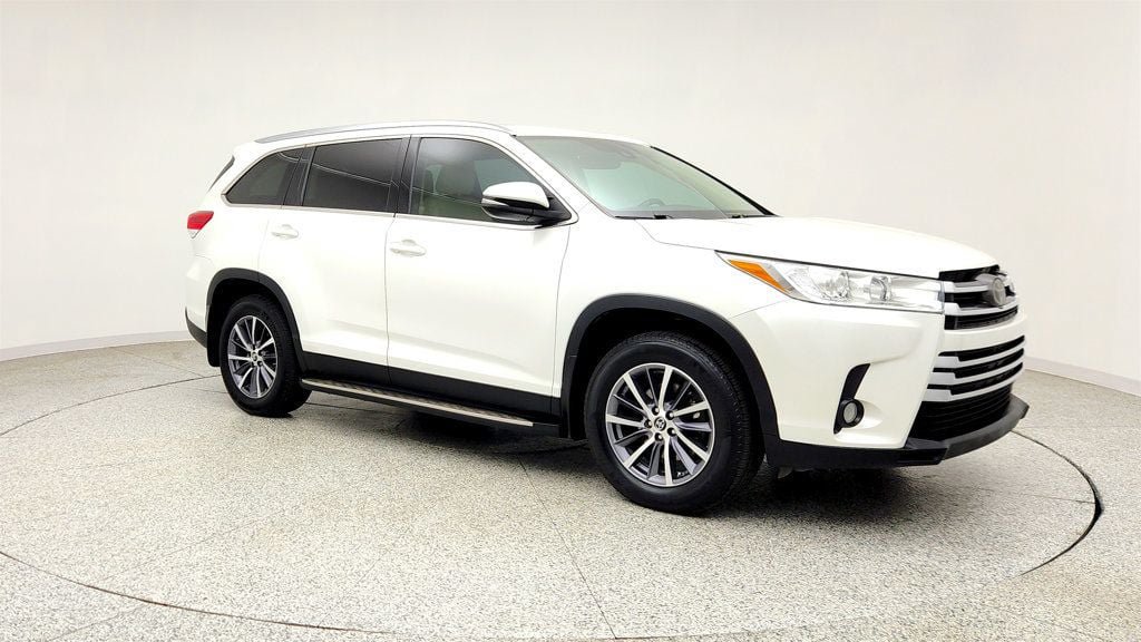 Used 2019 Toyota Highlander XLE AWD/4WD image 3