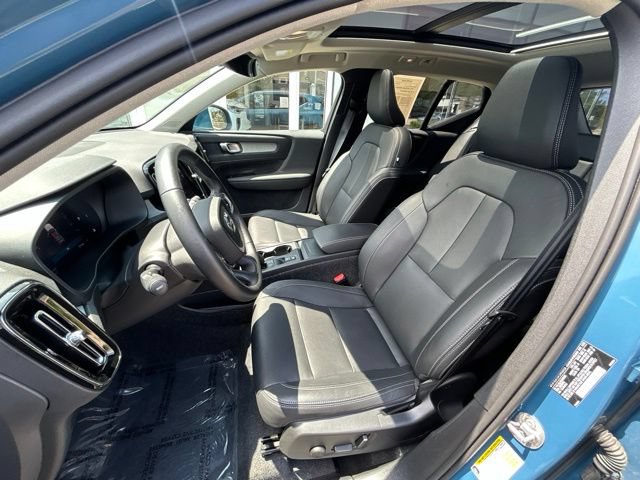 Certified 2025 Volvo XC40 B5 Core AWD/4WD image 21