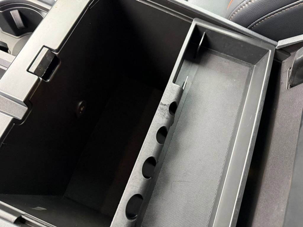 Used 2025 Ford F250 Lariat w/ Chrome Package image 38