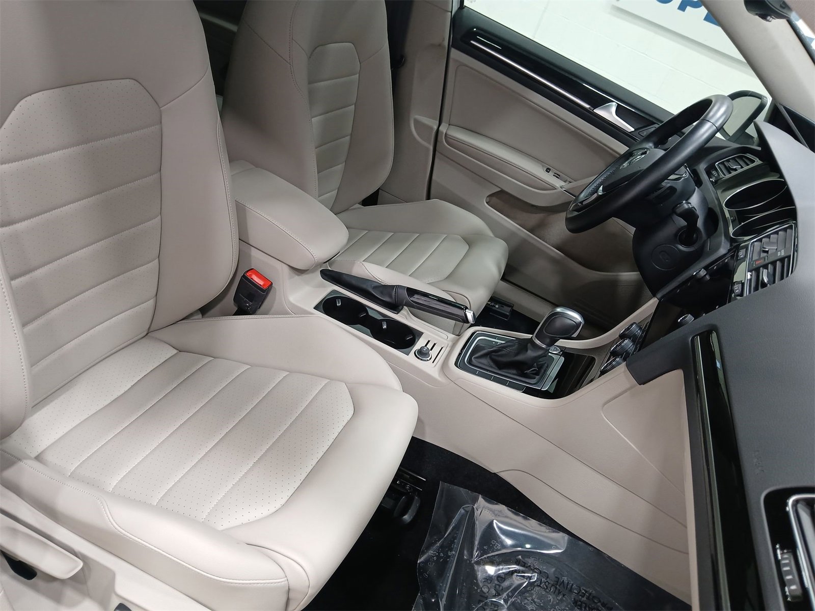 Used 2018 Volkswagen Golf SEL image 25