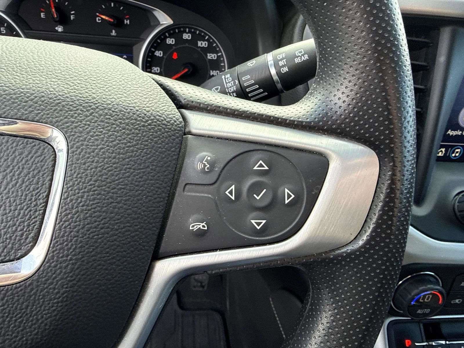 Used 2022 GMC Acadia SLE FWD image 32