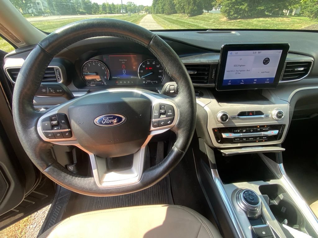Used 2023 Ford Explorer XLT w/ Equipment Group 202A AWD/4WD image 10