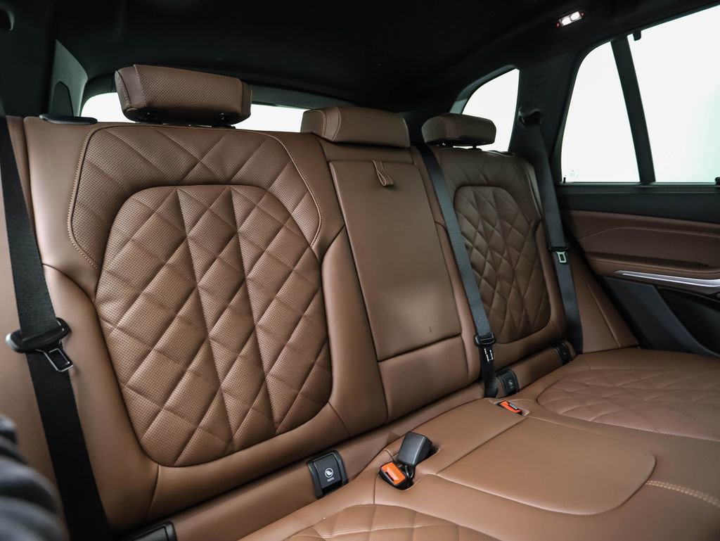 New 2026 BMW X5 xDrive40i w/ Executive Package image 28