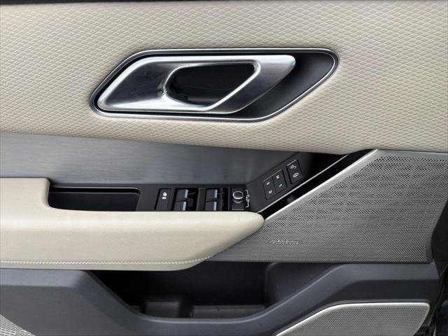 Used 2019 Land Rover Range Rover Velar R-Dynamic SE AWD/4WD image 12