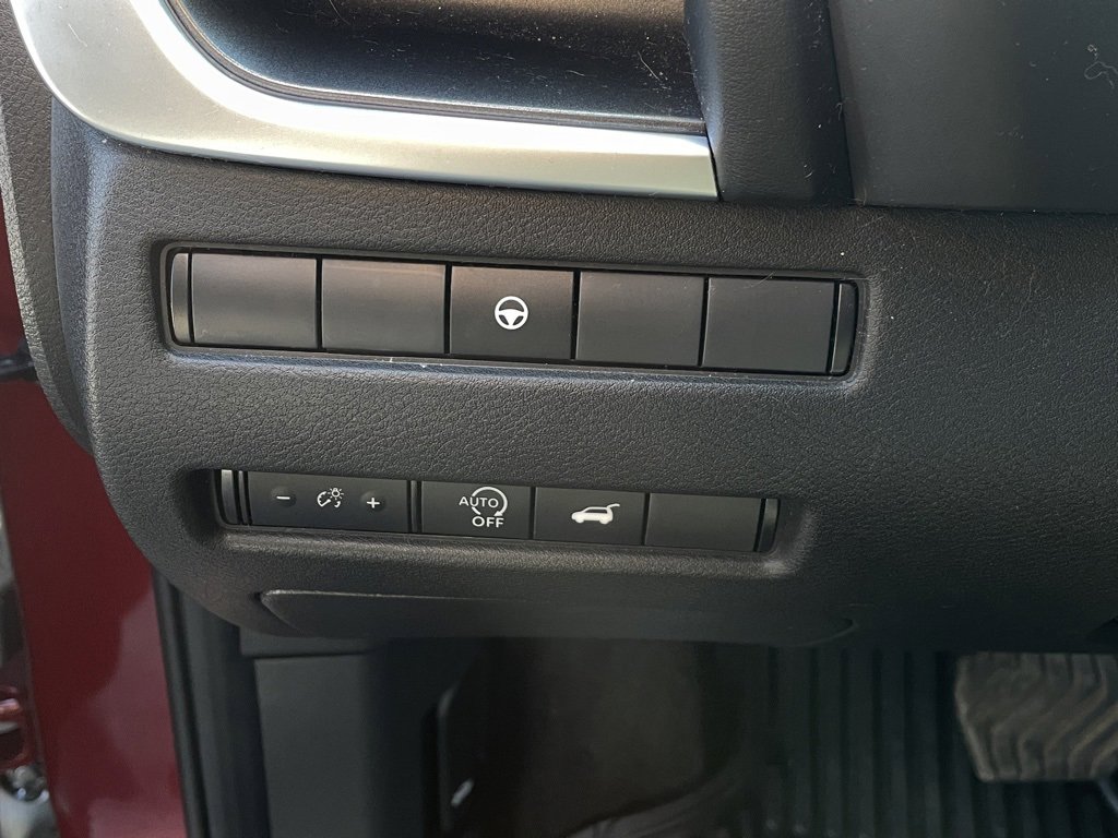 Used 2025 Nissan Rogue SV image 10