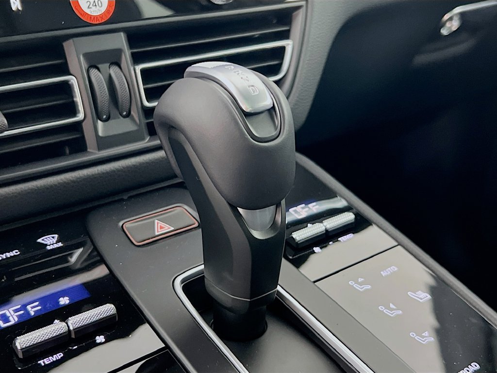 Certified 2026 Porsche Macan Turbo AWD/4WD image 19