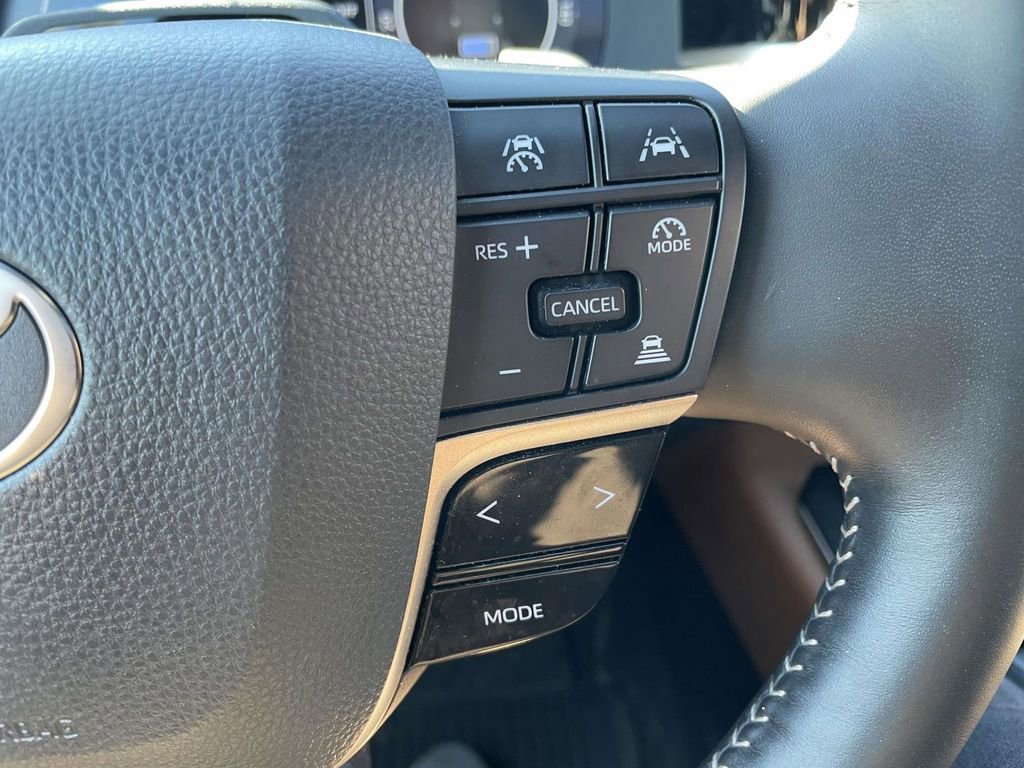 Used 2025 Toyota Crown Signia image 35